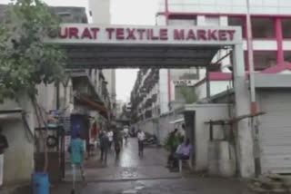 Surat Textile Market: સુરત ટેક્સટાઇલ માર્કેટમાં 1 એપ્રિલથી સાડી અને કાપડના ભાવમાં 10 ટકાનો વધારો
