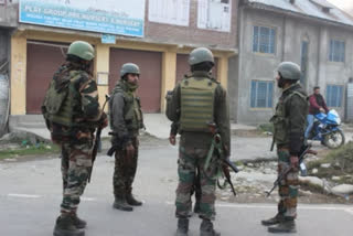 JK encounter in Shopian  Shopian  Jammu and Kashmir  Srinagar  One unidentified militant killed  One militant killed in encounter  Turkwangam