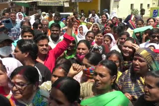 Shivpuri people protest against liquor shops