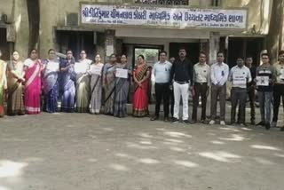 Teachers protest in Surat : સુરતના શિક્ષકોએ જૂની પેન્શન યોજનાની માગ સાથે બ્લેક ડે મનાવી વિરોધ વ્યક્ત કર્યો