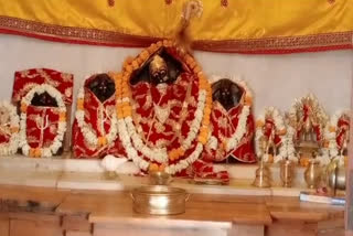 devotees came to worship in Mehrangarh Chamunda temple