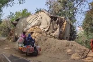 huge road jam after road accident between truck and tractor trolly