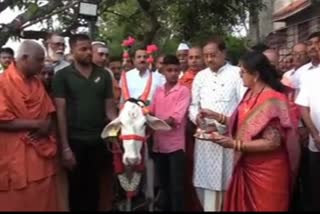 Minister Shashikala Jolle worshiped Cow