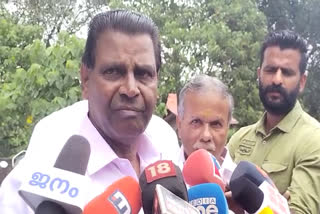 INTUC Controversy Thiruvanchoor Radhakrishnan supports VD Satheesan  INTUC Controversy  ഐഎൻടിയുസി വിവാദം  വി.ഡി സതീശനെ പിന്തുണച്ച് തിരുവഞ്ചൂർ  ഭരണഘടനാപരമായി ഒരു തൊഴിലാളി സംഘടനയും കോണ്‍ഗ്രസിന്‍റെ പോഷക സംഘടനയല്ലെന്ന് തിരുവഞ്ചൂർ