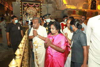 Governor tamilisai visited yadadri temple and eo geetha reddy not attended in governor visit program