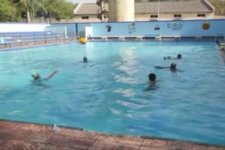 Swimming pool started in Rajpipla : ગરમી વધતાં રાજપીપળાના તરણકુંડમાં મોટેરાંથી માંડી બાળકોની ભીડ જામી