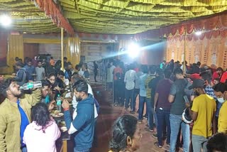 people rush into  Anand Dum Biryani Center