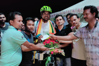 World Travel in Bicycle to Spread Message of Peace by Akshay Bhakat of Purulia