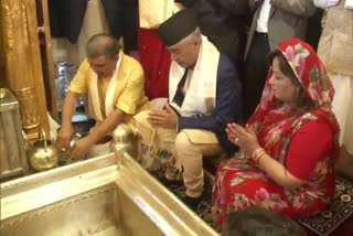 Sher Bahadur Deuba offers prayers