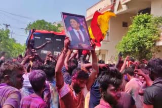 puneeth-fans-celebrated-ugadi-by-playing-holi