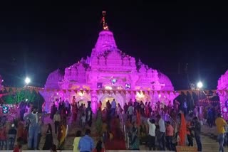 Crowd of devotees at Maa Bamleshwari temple