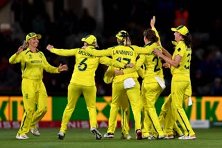 Australia Women Cricket Team  ICC Womens World Cup 2022  AUSW vs ENGW  England Women Cricket Team  ഇംഗ്ലണ്ടിനെ വീഴ്‌ത്തി ഓസീസിന് കിരീടം  വനിതാ ഏകദിന ക്രിക്കറ്റ് ലോകകപ്പില്‍ ഏഴാം കിരീടത്തിൽ മുത്തമിട്ട് ഓസ്‌ട്രേലിയ.  കലാശപ്പോരാട്ടത്തിൽ ഇംഗ്ലണ്ടിനെ 71 റണ്‍സിന് കീഴടക്കിയാണ് ഓസ്‌ട്രേലിയന്‍ വനിതകള്‍ കിരീടമുയര്‍ത്തിയത്.  ICC women's world cup | ഇംഗ്ലണ്ടിനെ വീഴ്‌ത്തി ഓസീസിന് വനിത ലോകകപ്പ് കിരീടം\  alyssa healy