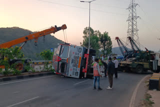 tanker overturned on Kalka Shimla National Highway