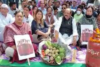 congress protest in gandhi park dehradun