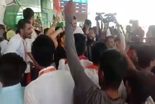 congress and bjp workers clashed at Ranchi birsa munda airport