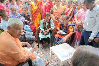 Poshan sakhi memorandum to MP PN Singh demanding contribution from central government