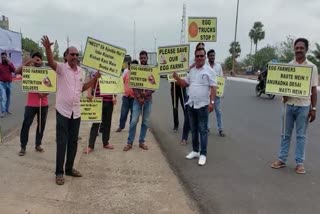 egg farmers protest in kordha-bhubaneswar road