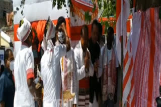 Watch Jharkhand CM dancing on Sharul festival