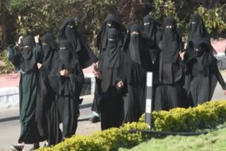 امتحان کی ڈیوٹی کے دوران اساتذہ کے حجاب پہننے پر پابندی
