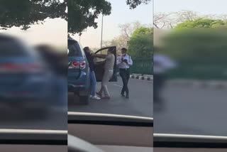 traffic policeman fighting video in Chandigarh