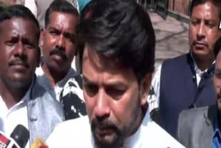 Congress doesn't look outside Gandhi family: Anurag Thakur