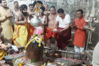 बाबा महाकाल की शरण में देवेंद्र फडणवीस