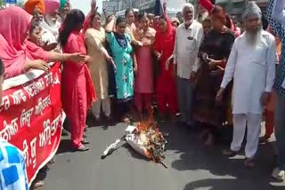asha workers protest in amritsar against central and punjab government