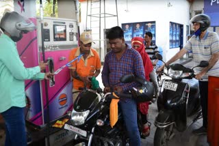 Petrol diesel prices hiked பெட்ரோல் டீசல் விலை இன்றைய நிலவரம்: கடந்த 16 நாட்களில் லிட்டருக்கு ரூ.10 உயர்வு