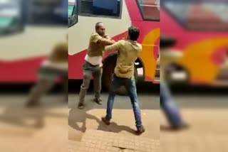 clash-between-two-conductors-in-udupi-video-viral