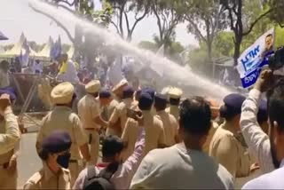 AAP's protest over increased in water prices in Chandigarh, police uses water cannon