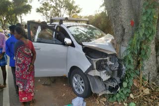 hyderabad-tourist-car-collision-near-gundlupete