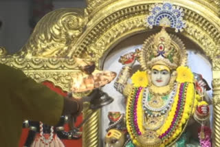 Morning Aarti performed on 5th day of chaitra Navratri at Jhandewalan Temple
