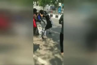 The video of college girls grabbing their hair and attacking them on the road in a love affair has gone viral on social media.