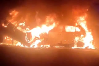 fire broke out after two cars collided in jhalawar 4 people burn alive