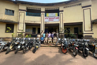 Bike thieves arrested by Shivamogga police, Shivamogga crime news, Bikes detained by police in Shivamogga, ಶಿವಮೊಗ್ಗ ಪೊಲೀಸರಿಂದ ಬೈಕ್ ಕಳ್ಳರ ಬಂಧನ, ಶಿವಮೊಗ್ಗ ಕ್ರೈಂ ಸುದ್ದಿ, ಶಿವಮೊಗ್ಗದಲ್ಲಿ ಬೈಕ್​ಗಳನ್ನು ವಶಕ್ಕೆ ಪಡೆದ ಪೊಲೀಸರು,
