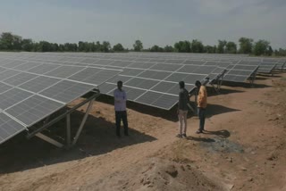 Solar system: મહેસાણના ખેડૂતે સમાજ અને સરકારનું ઋણ ચૂકવવા સોલાર પ્લાન્ટ થકી વીજળીની ખેતી શરૂ કરી