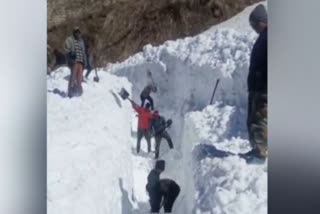 Workers removing glaciers on Gaurikund, Kedarnath pathway