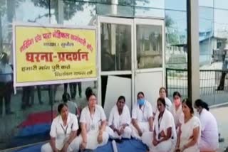 सुपौल सदर अस्पताल की नर्सों ने किया हड़ताल