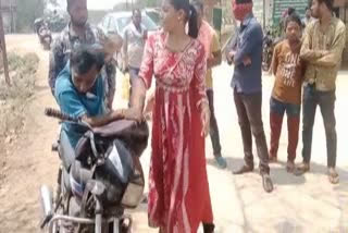 Spot boy 'harasses' actress, gets thrashed in return