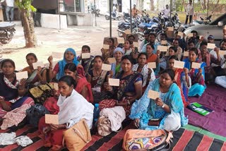 MNREGA workers union picketing in Bhatapara