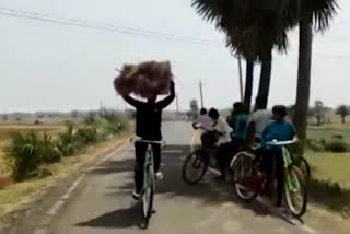 Viral Video- Boy's fine balancing act on cycle with load on head draws pat from Anand Mahindra