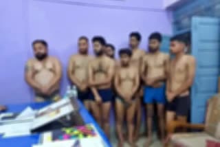 journalists stripped down to underwear in madhya pradesh  journalists detained  മാധ്യമപ്രവർത്തകരെ അർധനഗ്നരാക്കി മർദിച്ചു  പ്രതിഷേധം റിപ്പോർട്ട് ചെയ്യുന്നതിനിടെ അറസ്റ്റ്