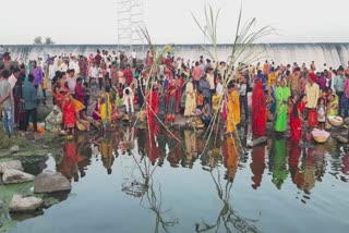 Chaitri Chhath Puja 2022 : દમણગંગા નદીના ઘાટે બુંલદ જયજયકાર સાથે સૂર્યદેવને અર્ધ્ય આપી છઠ્ઠી મૈયા પૂજા