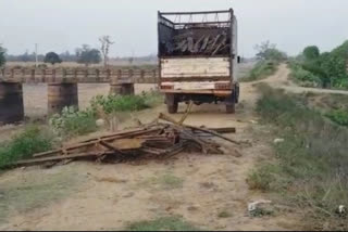 Thieves steals 60 feet long, 12 feet high iron bridge in Bihar