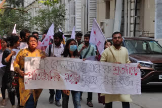 protests in front of presidency university by sfi