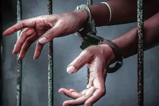 Five Drug Peddlers Arrested In Anantnag: اننت ناگ میں پانچ کلو چرس سمیت پانچ اسمگلر گرفتار