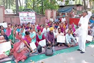 MGNREGA Labor Movement: ਮਿੰਨੀ ਸਕੱਤਰੇਤ ਸਾਹਮਣੇ ਕੀਤੀ ਭੁੱਖ ਹੜਤਾਲ, ਭੇਜਿਆ ਯਾਦ ਪੱਤਰ