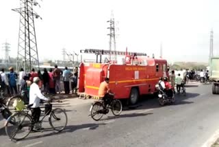 dead-body-of-unknown-youth-found-hanging-from-high-tension-pole-near-bhalswa-highway-police-trying-to-identify