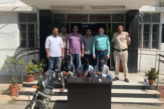 south delhi police arrested three accused