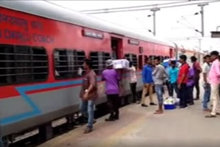 Robbers disrupt train signal